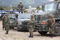 Lunes 2 de julio del 2012. Pueblo Nuevo, Chiapas. Familiares de los militantes del PRI muertos la víspera en Pueblo Nuevo Solistahuacan piden justicia por los hechos violentos durante las elecciones de este domingo.