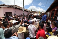 Lunes 2 de julio del 2012. Pueblo Nuevo, Chiapas. Familiares de los militantes del PRI muertos la víspera en Pueblo Nuevo Solistahuacan piden justicia por los hechos violentos durante las elecciones de este domingo.