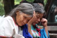 Lunes 2 de julio del 2012. Pueblo Nuevo, Chiapas. Familiares de los militantes del PRI muertos la víspera en Pueblo Nuevo Solistahuacan piden justicia por los hechos violentos durante las elecciones de este domingo.