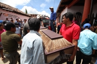Lunes 2 de julio del 2012. Pueblo Nuevo, Chiapas. Familiares de los militantes del PRI muertos la vÃspera en Pueblo Nuevo Solistahuacan piden justicia por los hechos violentos durante las elecciones de este domingo. Lunes 2 de julio del 2012. Pueblo Nuevo, Chiapas. Familiares de los militantes del PRI muertos la vÃspera en Pueblo Nuevo Solistahuacan piden justicia por los hechos violentos durante las elecciones de este domingo.