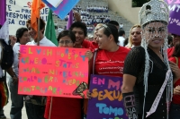Miércoles 1 de diciembre. (especial 30 fotos). La comunidad lesbico, trans y gay de Chiapas participa en la marcha organizada por las ONG´s y grupos de ayuda y de derechos humanos durante la celebración mundial de la Lucha Contra el VIH-SIDA por la avenid