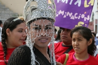 Miércoles 1 de diciembre. (especial 30 fotos). La comunidad lesbico, trans y gay de Chiapas participa en la marcha organizada por las ONG´s y grupos de ayuda y de derechos humanos durante la celebración mundial de la Lucha Contra el VIH-SIDA por la avenid