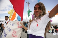 Miércoles 1 de diciembre. (especial 30 fotos). La comunidad lesbico, trans y gay de Chiapas participa en la marcha organizada por las ONG´s y grupos de ayuda y de derechos humanos durante la celebración mundial de la Lucha Contra el VIH-SIDA por la avenid