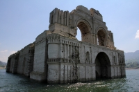 Martes 6 de octubre del 2015. Tecpatan. Iglesia de Quechula. San Juan Quechula o Quechula Viejo, es una antigua población que representó un asentamiento donde los frailes dominicos construyeron esta singular edificación al par del convento de Tecpatan, ba Martes 6 de octubre del 2015. Tecpatan. Iglesia de Quechula. San Juan Quechula o Quechula Viejo, es una antigua población que representó un asentamiento donde los frailes dominicos construyeron esta singular edificación al par del convento de Tecpatan, ba