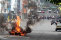 Lunes 7 de octubre del 2020. Tuxtla Gutiérrez. Destrozos y vehículos incendiados durante las manifestaciones por plaza y matriculas matricula en escuelas normales de Chiapas