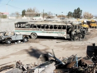 AUTOBUSES INCENDIADOS EN CIUDAD JUAREZ POR LOS GRUPOS DE SICARIOS DEL NARCO TRAFICO. FOTO:ZENIYT/LUIS ZARATE.