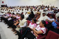 Jueves 23 de noviembre del 2017. Tuxtla Gutiérrez. Indí­gena Tsotsiles asisten este medio dí­a al Congreso Local en espera que se autorice la creación del consejo municipal en Rincón Chamula..