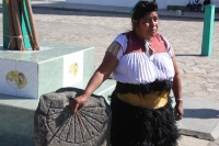 Sábado 5 de abril del 2014. San Juan Chamula. La ritualidad presente dentro del sincretismo indígena continua vivo dentro de los usos y costumbres de las comunidades de Los Altos de Chiapas, como en el caso de doña Maria López, quien es curandera, sobande