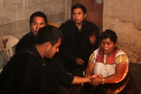 Sábado 5 de abril del 2014. San Juan Chamula. El grupo de Rock indÃgena YibelJme'tikBanami participa de una ceremonia tradicional donde reciben las bendiciones de los dioses antiguos mayas para recibir fortuna y buena ventura en la región de Los Altos de Sábado 5 de abril del 2014. San Juan Chamula. El grupo de Rock indÃgena YibelJme'tikBanami participa de una ceremonia tradicional donde reciben las bendiciones de los dioses antiguos mayas para recibir fortuna y buena ventura en la región de Los Altos de