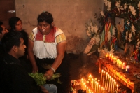 Sábado 5 de abril del 2014. San Juan Chamula. El grupo de Rock indÃgena YibelJme'tikBanami participa de una ceremonia tradicional donde reciben las bendiciones de los dioses antiguos mayas para recibir fortuna y buena ventura en la región de Los Altos de Sábado 5 de abril del 2014. San Juan Chamula. El grupo de Rock indÃgena YibelJme'tikBanami participa de una ceremonia tradicional donde reciben las bendiciones de los dioses antiguos mayas para recibir fortuna y buena ventura en la región de Los Altos de