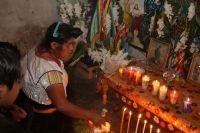 Sábado 5 de abril del 2014. San Juan Chamula. El grupo de Rock indÃgena YibelJme'tikBanami participa de una ceremonia tradicional donde reciben las bendiciones de los dioses antiguos mayas para recibir fortuna y buena ventura en la región de Los Altos de Sábado 5 de abril del 2014. San Juan Chamula. El grupo de Rock indÃgena YibelJme'tikBanami participa de una ceremonia tradicional donde reciben las bendiciones de los dioses antiguos mayas para recibir fortuna y buena ventura en la región de Los Altos de