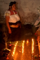 Sábado 5 de abril del 2014. San Juan Chamula. La ritualidad presente dentro del sincretismo indígena continua vivo dentro de los usos y costumbres de las comunidades de Los Altos de Chiapas, como en el caso de doña Maria López, quien es curandera, sobande