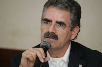 Lunes 20 de septiembre. Rafael Borbón Ramos, Presidente del Consejo Consultivo de la Cámara de la Industria de la Radio y Televisión se reúne este medio día con los empresarios de las estaciones radiofónicas de Chiapas, donde denuncian las transmisiones d