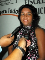 Rafa Velasco / cachetea y empuja hacia unas escaleras el secretario municipal de Pichucalco a regidora del PT, por solicitar carta de residencia para su candidata a la presidencia municipal y para sus regidores. la candidata a la presidencia municipal es 