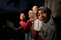 Martes 9 de julio del 2013. San Cristóbal de las Casas. Familias de indígenas tsotsiles Chamulas asentadas en la comunidad Molino de los Arcos celebran el inicio del ayuno durante el Ramadán.