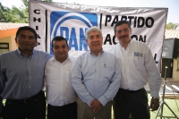 Jueves 25 de noviembre. Francisco Ramírez Acuña, quien pretende competir por la dirigencia del PAN  se reúne con militantes de este partido en la ciudad de Tuxtla Gutiérrez donde ofrece una conferencia de prensa en conocido hotel de la capital del estado 