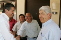 Jueves 25 de noviembre. Francisco Ramírez Acuña, quien pretende competir por la dirigencia del PAN  se reúne con militantes de este partido en la ciudad de Tuxtla Gutiérrez donde ofrece una conferencia de prensa en conocido hotel de la capital del estado 