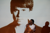 Ramón Córdoba, editor de Libros Alfagüara, durante su presentación en el auditorio del Centro cultural Jaime Sabines de Tuxtla Gutiérrez, durante el Día del Libro y el Derecho de Autor.