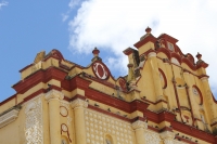 Foto/Eli Ruiz. Lunes 16 de junio del 2014. San Cristóbal de las Casas. Aspectos de los daños al remate arquitectónico de la fachada de la Catedral de la Paz por el tornado de este fin de semana.