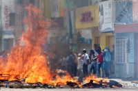 Miércoles 25 de mayo del 2016. Tuxtla Gutiérrez. Enfrentamiento entre el movimiento magisterial y elementos policiacos dura varias horas a lo largo de las avenidas principales de la capital del estado de Chiapas. Miércoles 25 de mayo del 2016. Tuxtla Gutiérrez. Enfrentamiento entre el movimiento magisterial y elementos policiacos dura varias horas a lo largo de las avenidas principales de la capital del estado de Chiapas.