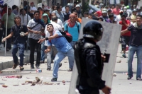 Miércoles 25 de mayo del 2016. Tuxtla Gutiérrez. Enfrentamiento entre el movimiento magisterial y elementos policiacos dura varias horas a lo largo de las avenidas principales de la capital del estado de Chiapas. Miércoles 25 de mayo del 2016. Tuxtla Gutiérrez. Enfrentamiento entre el movimiento magisterial y elementos policiacos dura varias horas a lo largo de las avenidas principales de la capital del estado de Chiapas.