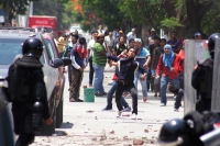 Miércoles 25 de mayo del 2016. Tuxtla Gutiérrez. Enfrentamiento entre el movimiento magisterial y elementos policiacos dura varias horas a lo largo de las avenidas principales de la capital del estado de Chiapas.