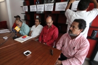 Jueves 26 de junio del 2014. Tuxtla Gutiérrez. El polvo provocado por el abandono de las obras del libramiento sur poniente continúa afectando a vecinos y transeúntes quienes padecen enfermedades respiratorias.