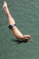 Los participantes de Real Diving 2010 del campeonato de clavados de altura realizan las prácticas en las aguas del Río Grijalva en Chiapa de Corzo, Chiapas para realizar mañana el serial oficial.