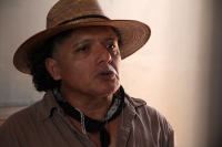 Jueves 30 de junio del 2016. Tuxtla Gutiérrez. El artista Enrique Díaz presenta su obra plástica en los campamentos del plantón magisterial en la plaza central de la capital del estado mexicano de Chiapas. La Frida Rebelde se encuentra en la carpa de las 
