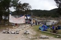 Jueves 27 de enero. Indígenas pertenecientes a organizaciones sociales permanecen en plantón bloqueando la entrada al reclusorio 5 y la carretera entre San Cristóbal de las Casas y Ocosingo para exigir la liberación de los presos de conciencia y los lider
