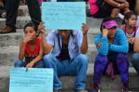 Jueves 5 de octubre del 2017. Tuxtla Gutiérrez. Familias chiapanecas piden a las autoridades estatales el reinicio de las actividades escolares en las escuelas cerradas desde los movimientos telúricos del mes pasado. Jueves 5 de octubre del 2017. Tuxtla Gutiérrez. Familias chiapanecas piden a las autoridades estatales el reinicio de las actividades escolares en las escuelas cerradas desde los movimientos telúricos del mes pasado.