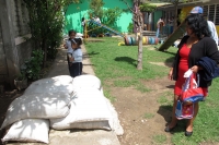 Domingo 23 Junio del 2013. San Cristóbal de las Casas. Foto/Miradasur. Vecinos de la Colonia El Relicario realizan actividades para prevenir las constantes inundaciones y encharcamientos que sufre la zona sur de esta colonial ciudad.