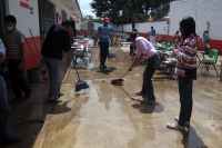 Domingo 23 Junio del 2013. San Cristóbal de las Casas. Foto/Miradasur. Vecinos de la Colonia El Relicario realizan actividades para prevenir las constantes inundaciones y encharcamientos que sufre la zona sur de esta colonial ciudad. Domingo 23 Junio del 2013. San Cristóbal de las Casas. Foto/Miradasur. Vecinos de la Colonia El Relicario realizan actividades para prevenir las constantes inundaciones y encharcamientos que sufre la zona sur de esta colonial ciudad.