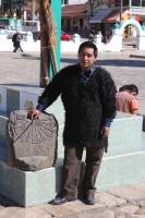 Sábado 5 de abril del 2014. San Juan Chamula. El grupo de Rock indígena YibelJme'tikBanami posa a la do del reloj solar del atrio de la iglesia de San Juan.