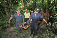 Lunes 11 de julio. Los rescatistas continúan esta madrugada con la localización y rescate de los cuerpos de las personas que viajaban la noche de este domingo en la carretera entre la colonia Vicente Guerrero y la Delegación Terán en un vehÃculo que fuera Lunes 11 de julio. Los rescatistas continúan esta madrugada con la localización y rescate de los cuerpos de las personas que viajaban la noche de este domingo en la carretera entre la colonia Vicente Guerrero y la Delegación Terán en un vehÃculo que fuera