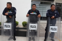 Jueves 4 de junio del 2015. Tuxtla Gutiérrez. Las instalaciones del INE en Chiapas son reforzadas y resguardadas por elementos de la Secretaria de Seguridad Pública para prevenir nuevos ataques a unos días de llevarse a cabo las elecciones donde se elegir