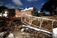Lunes 5 de septiembre del 2016. Tuxtla Gutiérrez. Mientras que los vecinos esperan la ayuda pertinente, los drenes pluviales que confluyen en la 12 sur y 2 oriente quedaran al aire libre después de la obra millonaria ejercida entre 2015 y 2016