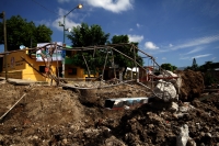 Lunes 5 de septiembre del 2016. Tuxtla Gutiérrez. Mientras que los vecinos esperan la ayuda pertinente, los drenes pluviales que confluyen en la 12 sur y 2 oriente quedaran al aire libre después de la obra millonaria ejercida entre 2015 y 2016