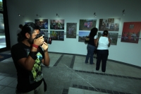 Miércoles 29 de agosto del 2012. Tuxtla Gutiérrez, Chiapas. Esta noche se inauguro la exposición fotografica Retratos de Familia, La Familia chiapaneca en el Siglo XXI del colectivo de fotografos en el estado durante el 2º encuentro Foro de Periodismo cul Miércoles 29 de agosto del 2012. Tuxtla Gutiérrez, Chiapas. Esta noche se inauguro la exposición fotografica Retratos de Familia, La Familia chiapaneca en el Siglo XXI del colectivo de fotografos en el estado durante el 2º encuentro Foro de Periodismo cul
