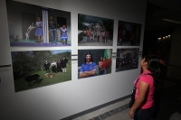 Miércoles 29 de agosto del 2012. Tuxtla Gutiérrez, Chiapas. Esta noche se inauguro la exposición fotografica Retratos de Familia, La Familia chiapaneca en el Siglo XXI del colectivo de fotografos en el estado durante el 2º encuentro Foro de Periodismo cul
