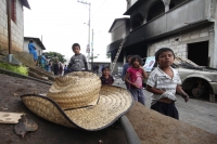 Miércoles 27 de junio del 2012. Pueblo Nuevo Solistahuacan, Chiapas.Habitantes de comunidad Rincón Chamula protagonizaron la víspera de este día un enfrentamiento dejando como saldo 6 casa 7 8 vehículos incendiados; provocados por un accidente entre una c