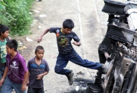Miércoles 27 de junio del 2012. Pueblo Nuevo Solistahuacan, Chiapas.Habitantes de comunidad Rincón Chamula protagonizaron la víspera de este día un enfrentamiento dejando como saldo 6 casa 7 8 vehículos incendiados; provocados por un accidente entre una c