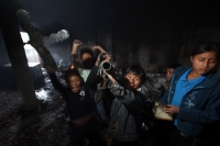 Miércoles 27 de junio del 2012. Pueblo Nuevo Solistahuacan, Chiapas.Habitantes de comunidad Rincón Chamula protagonizaron la vÃspera de este dÃa un enfrentamiento dejando como saldo 6 casa 7 8 vehÃculos incendiados; provocados por un accidente entre una c Miércoles 27 de junio del 2012. Pueblo Nuevo Solistahuacan, Chiapas.Habitantes de comunidad Rincón Chamula protagonizaron la vÃspera de este dÃa un enfrentamiento dejando como saldo 6 casa 7 8 vehÃculos incendiados; provocados por un accidente entre una c