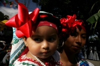Miércoles 2 de febrero. Las celebraciones del día de la Virgen de Candelaria se celebran con danzas tradicionales donde los pertenecientes a la Cofradía de la Etnia Zoque presentan las danzas de la Casita y la Robadera en el atrio de la iglesia de este lu