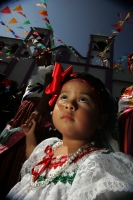 Miércoles 2 de febrero. Las celebraciones del día de la Virgen de Candelaria se celebran con danzas tradicionales donde los pertenecientes a la Cofradía de la Etnia Zoque presentan las danzas de la Casita y la Robadera en el atrio de la iglesia de este lu