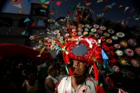 Miércoles 2 de febrero. Las celebraciones del día de la Virgen de Candelaria se celebran con danzas tradicionales donde los pertenecientes a la Cofradía de la Etnia Zoque presentan las danzas de la Casita y la Robadera en el atrio de la iglesia de este lu