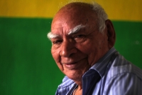 Jueves 4 de diciembre del 2014. Tuxtla Gutiérrez. Un adulto nos sonríe desde una pozolería en el centro de la ciudad