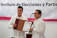 Miércoles 21 de marzo del 2018. Tuxtla Gutiérrez. Rutilio Escandon Cadenas, presenta esta mañana su inscripción. Para ser candidato por Juntos Haremos Historia esta mañana en las instalaciones del IEPC en Chiapas.