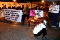 Ambientalistas de la ciudad de San Cristóbal de las Casas realizan una protesta en contra de las corridas de toros, la matanza de animales callejeros realizada por el ayuntamiento coleto esta tarde en la Plaza de la Paz. Ambientalistas de la ciudad de San Cristóbal de las Casas realizan una protesta en contra de las corridas de toros, la matanza de animales callejeros realizada por el ayuntamiento coleto esta tarde en la Plaza de la Paz.