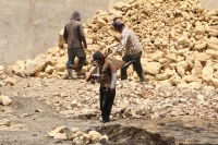Martes 31 de julio del 2012. Tuxtla Gutiérrez, Chiapas. Trabajadores de las compañias contratadas por el ayuntamiento tuxtleco continuan trabajando en las obras del Sabinal mientras que los colonos de la 4ª norte continuan esperando la conclusión de la ob